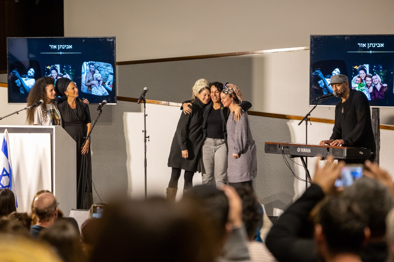 Израильская Правда. В Тель-авивском Музее искусств прошла общественная молитва за успех ЦАХАЛа