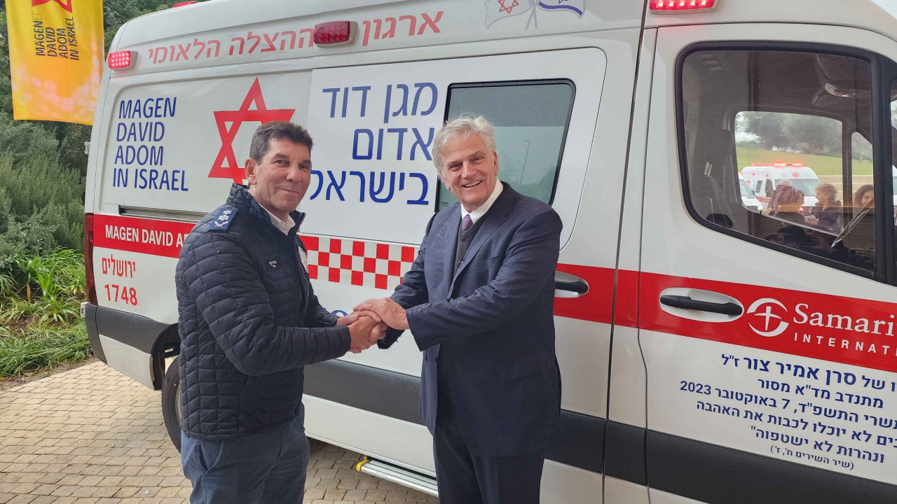 Израильская Правда. на нужды службы скорой помощи «Маген Давид Адом» 14 новых амбулансов
