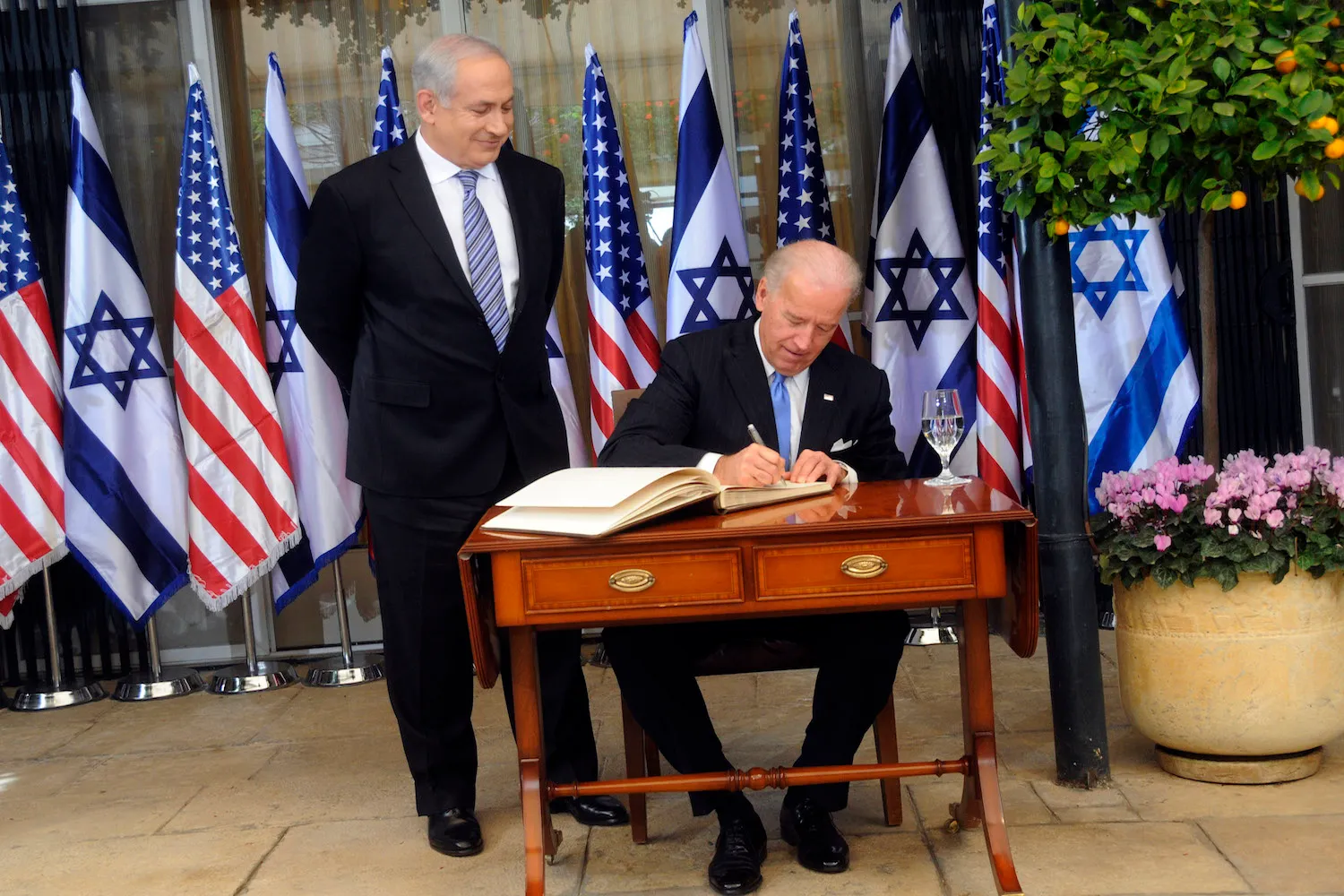 Израильская Правда. США утвердила пакет военной помощи Израилю на сумму более 14 млрд долларов