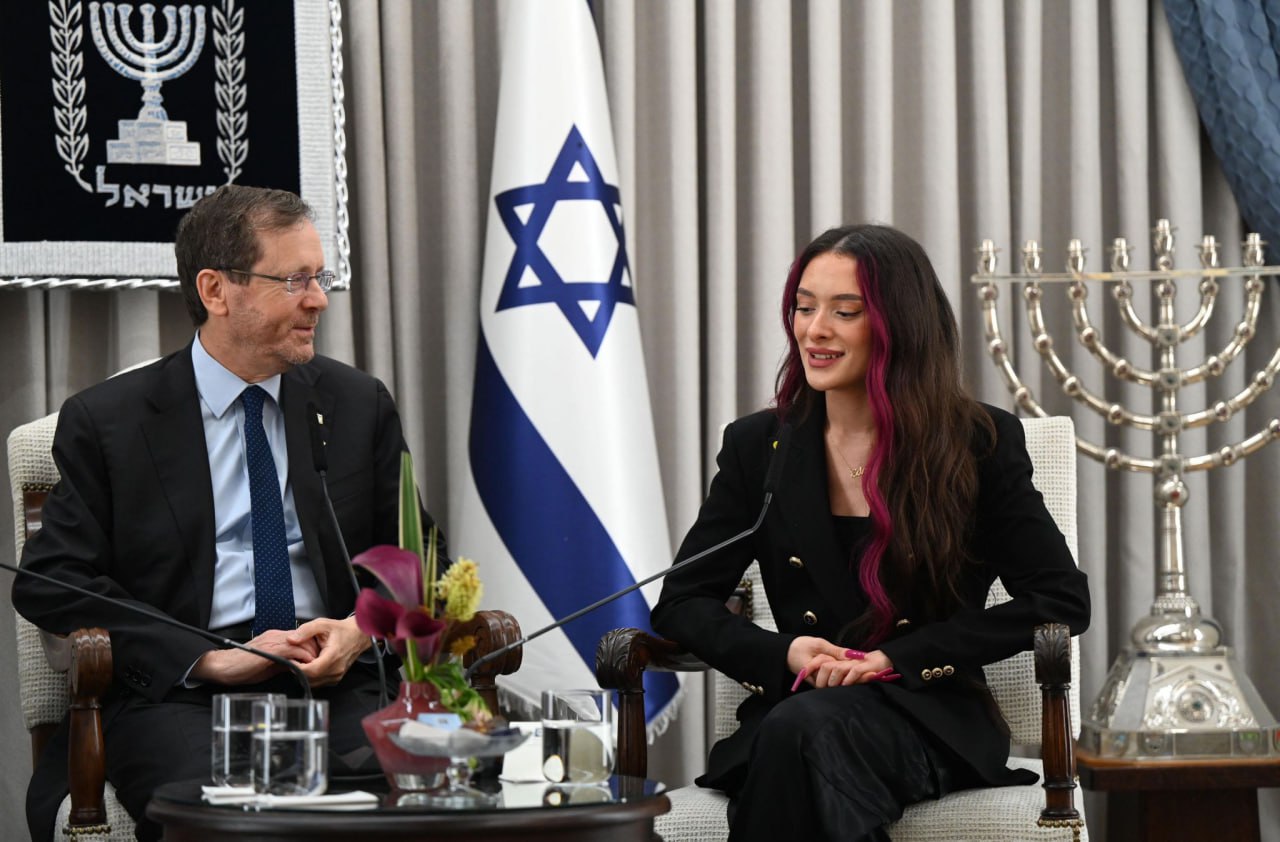 Израильская Правда. певица Эден Голан встретилась с президентом Израиля Ицхаком Герцогом.