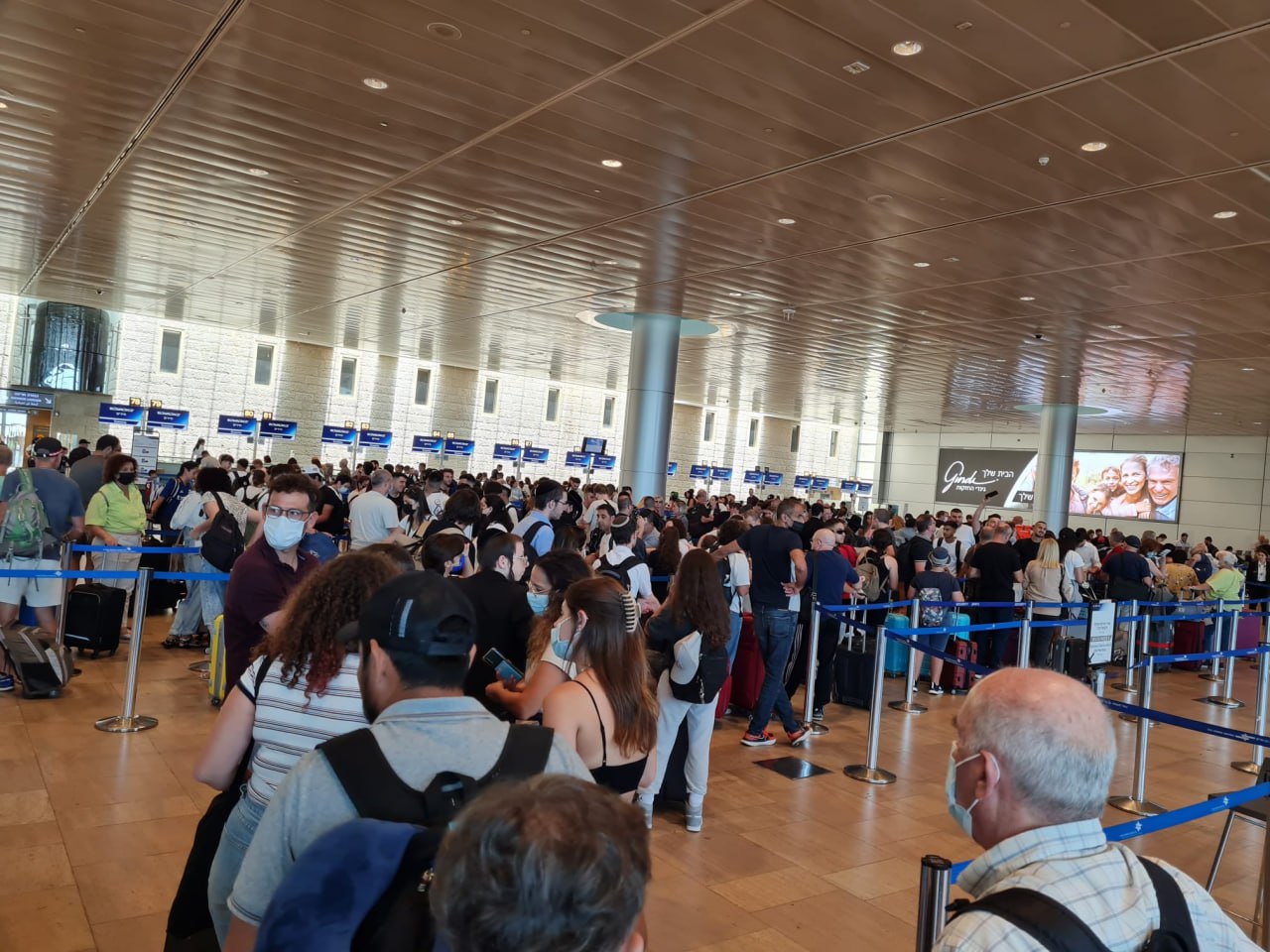 Израильская Правда. международный аэропорт обслужил почти миллион пассажиров