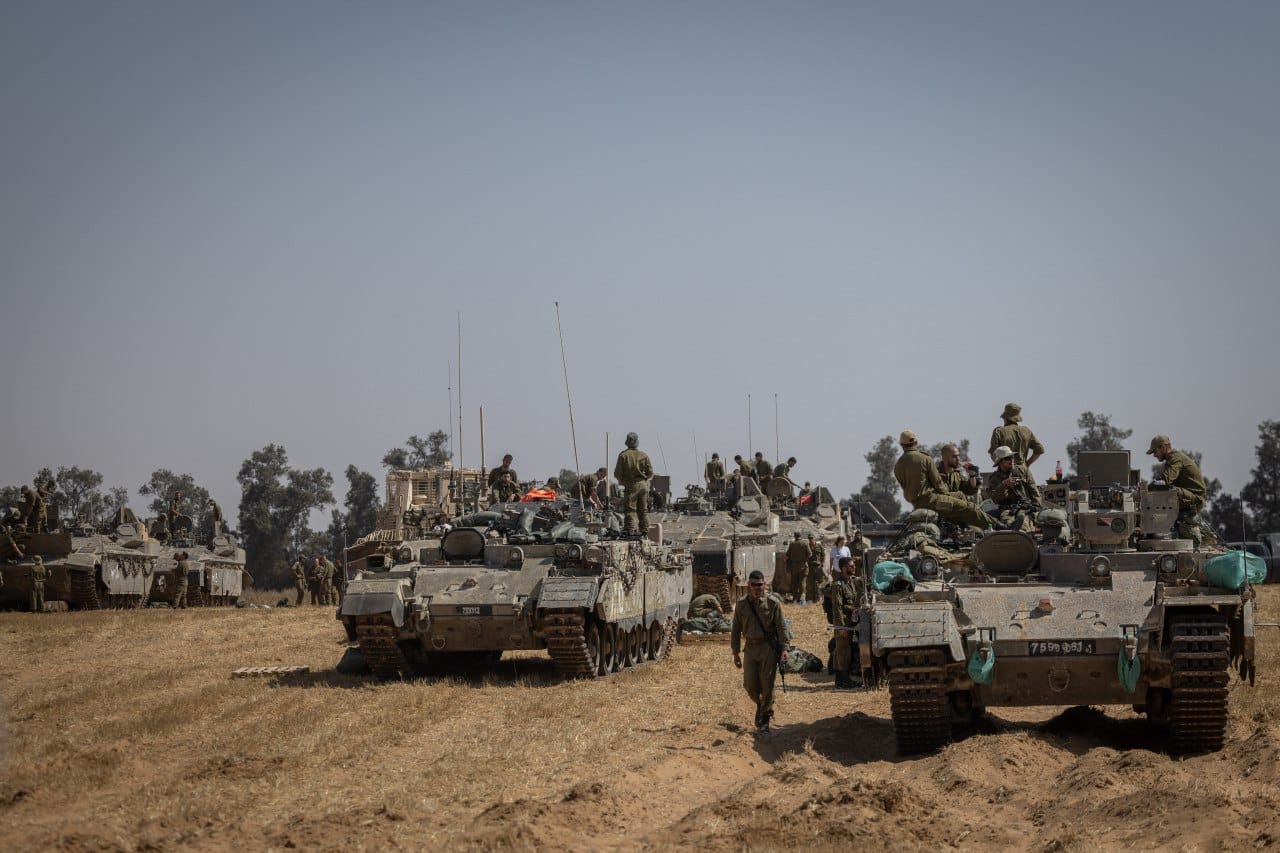 Израильская Правда. Бронетанковые подразделения ЦАХАЛа развернуты на границе с сектором Газа.