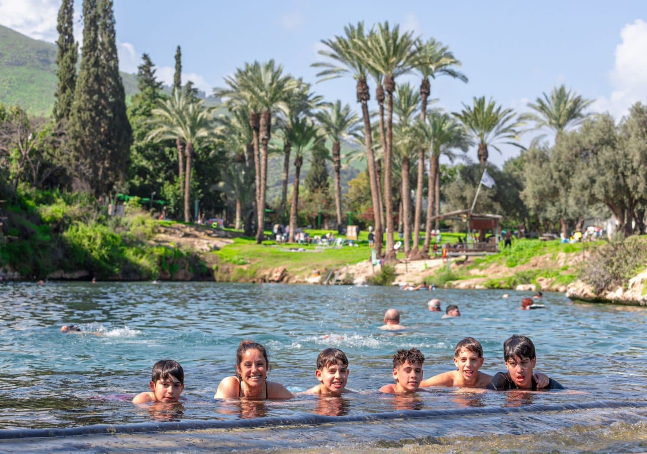 Израильская Правда. Около 35 тысяч отдыхающих посетили национальные парки и заповедники Израиля 6 июля