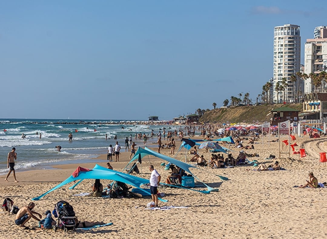 Израильская Правда — Отменен запрет на купание на пляжах «Ривьера» и «Дугма» в Бат-Яме