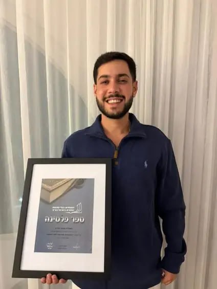 40,000 экземпляров: Элия Коэн получил награду «Платиновая книга»