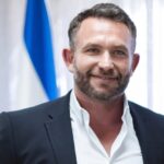 Начальник отдела исков Ярик Морган