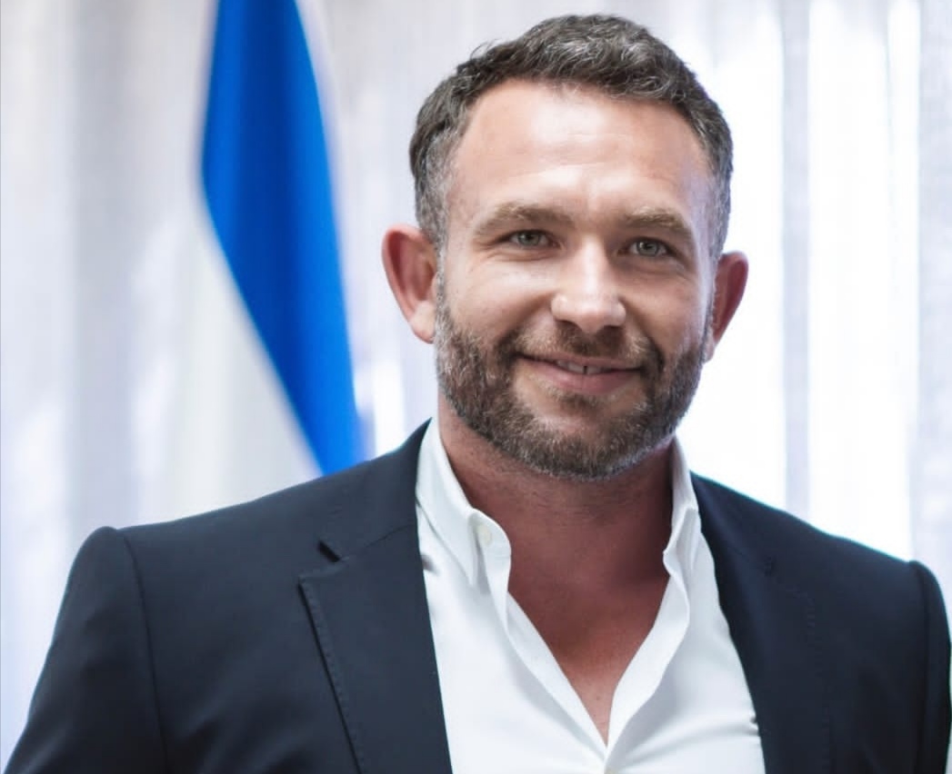 Начальник отдела исков Ярик Морган