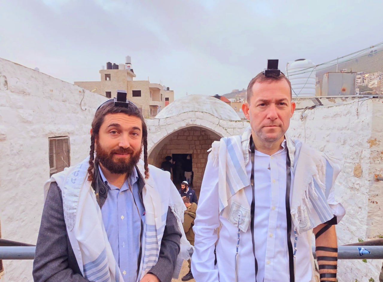 Впервые за 25 лет: евреи молились у Гробницы Иосифа при дневном свете