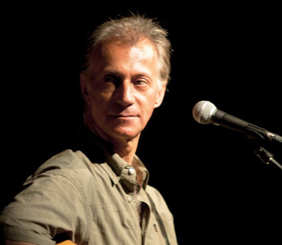 Скончался израильский певец и композитор Мати Каспи