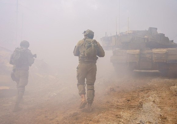 Армия Израиля продвигается в южный Ливан и занимает стратегические позиции