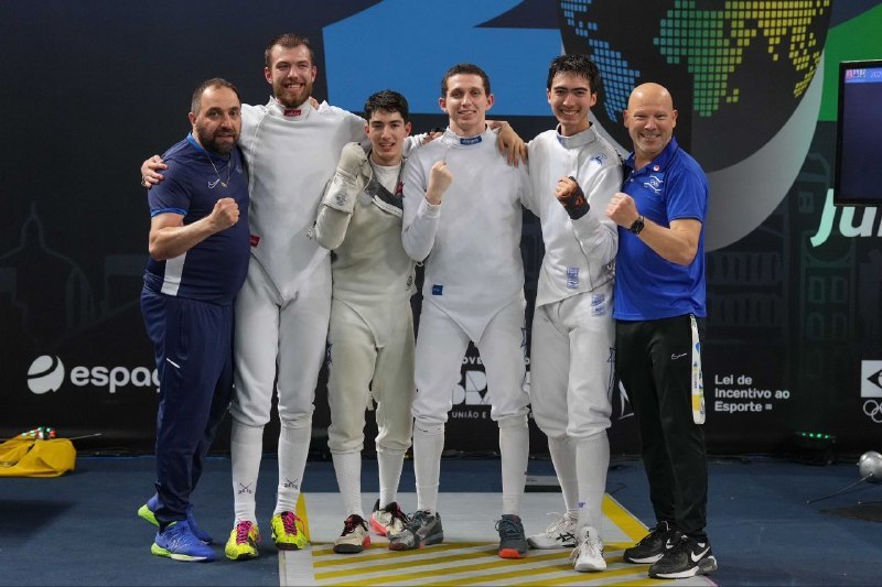 молодежная сборная Израиля по фехтованию завоевала серебряную медаль