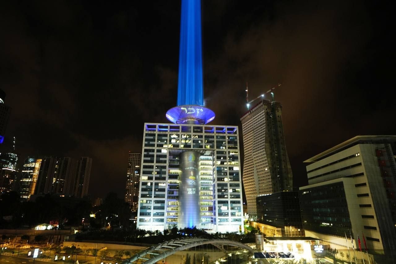 В Израиле зажгли мемориальный светильник в канун Дня памяти