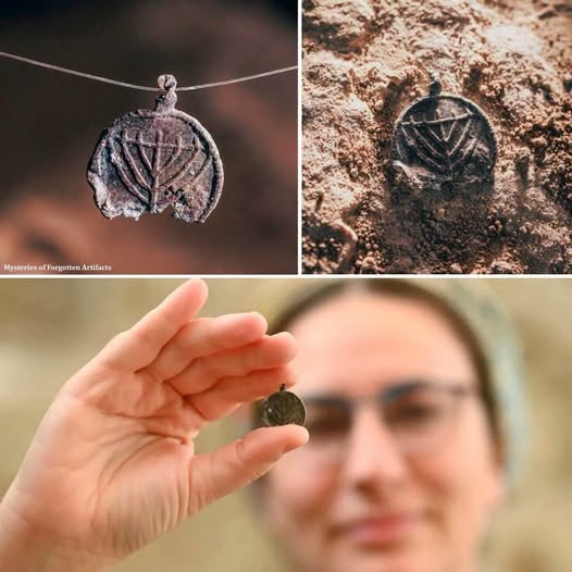 В Иерусалиме нашли редкую подвеску с менорой возрастом 1300 лет